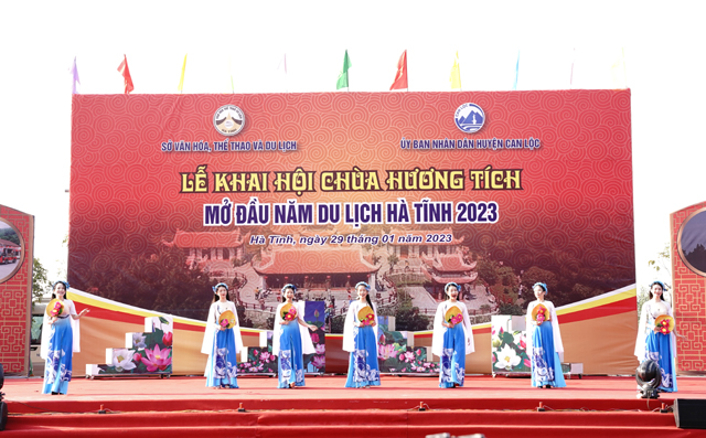 Khai hội chùa Hương Tích, mở đầu năm du lịch Hà Tĩnh 2023