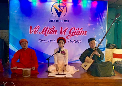 Biểu diễn ca trù trên du thuyền Giang Đình Cổ Độ