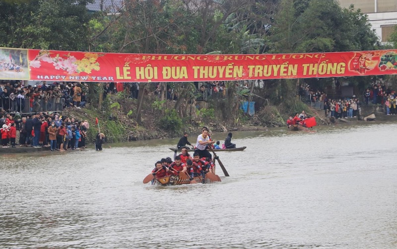 Lễ hội đua thuyền ở phường Trung Lương