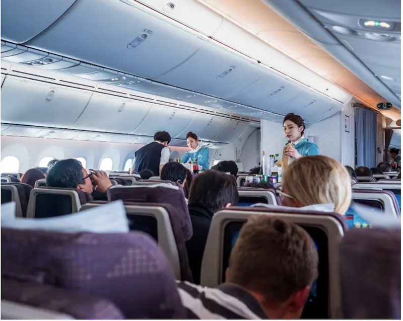 Đội ngũ tiếp viên chuyên nghiệp và tận tâm của Korean Air | Nguồn: Traveloka