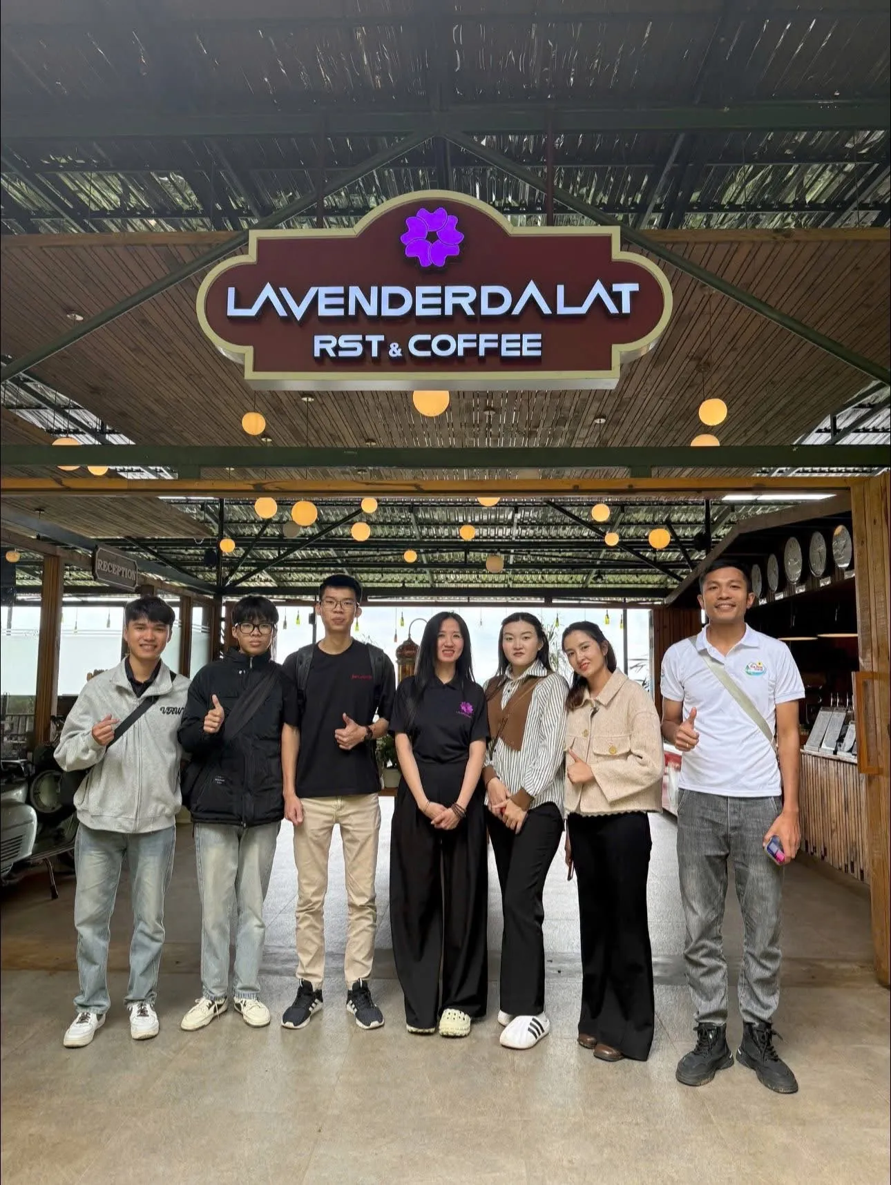 Phạm Hữu Thông cùng đội ngũ Hoa Dalat Travel
