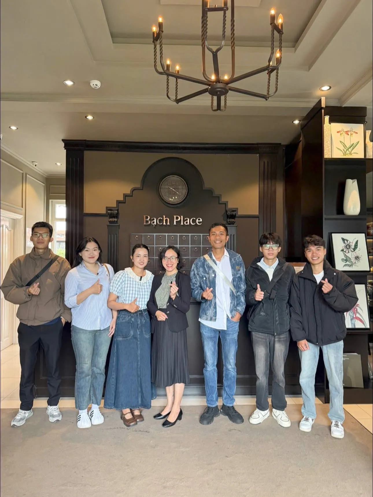 Phạm Hữu Thông cùng đội ngũ Lâm Đồng Tours